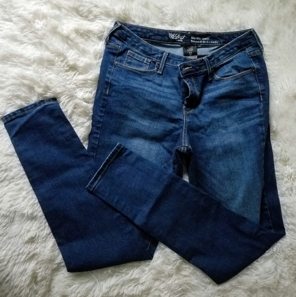 Mid-rise skinny jeans